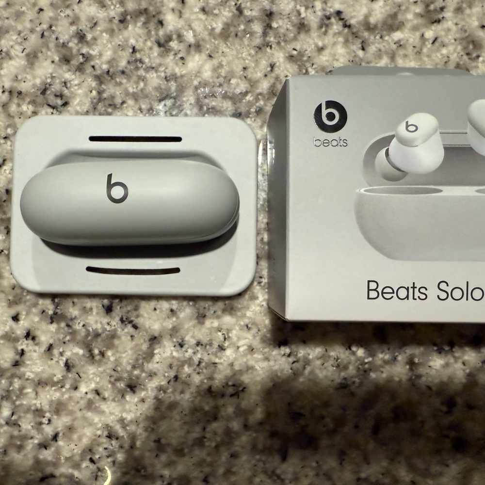 Beats by Dre Solo Earbud Headphones - White